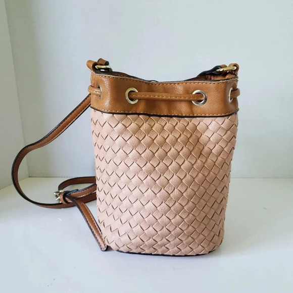 Simply Noelle Womans Small Brown Woven Drawstring Bucket  Bag. - Picture 2 of 11